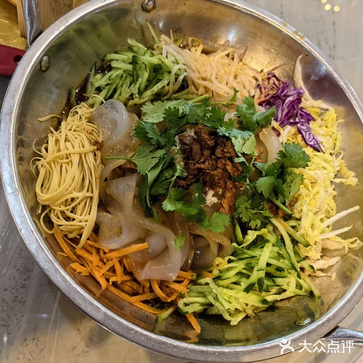 团购套餐是不能约小蒙古包的 大的蒙古包会有节目表演