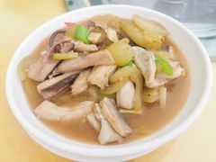 酸瓜焖鲨鱼-东方之猪四更烤乳猪(金垦总店)