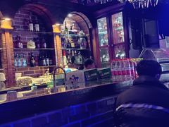 -汉斯酒吧