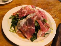 芝麻菜沙拉配风干火腿-羽深肉铺 Steak & Wine