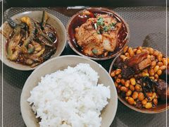 -董哥山城碗碗香(美专校街店)