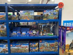 -逝水玩具折扣店