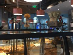 面包甜点陈列柜-Dough&Joe团憩(瑞虹天地月亮湾店)