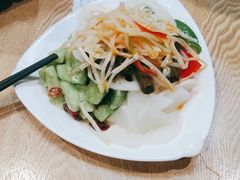 -三好食堂(煎饺·馄饨·肉饼米线·盛世广场店)