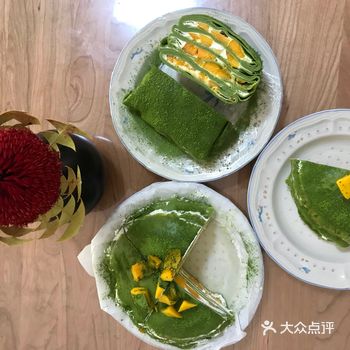 提到春天，除了花花草草，就是抹茶了，虽说青团更应景