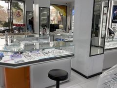 -光明眼镜·蔡司授权(徐泾店)