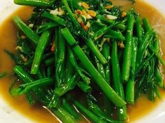 -J Daeng Seafood
