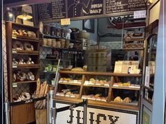 面包甜点陈列柜-Juicy Bakery(大学路店)