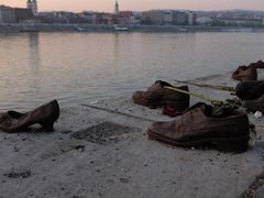 -多瑙河畔鞋履雕塑