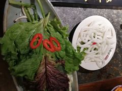 -老牌坊云南鱼豆花火锅(哈西万达店)