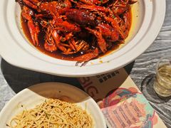 -肥肥虾庄·金牌油焖大虾(汉街总部国际店)