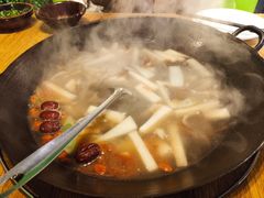 炭锅羊肉汤-美膳居川菜馆油焖大虾烧烤(卓刀泉店)