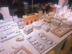 -LADY FAFA(巨鹿路陕西南路路口店)