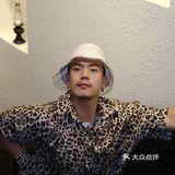 今日闪光灯下的亮仔♡