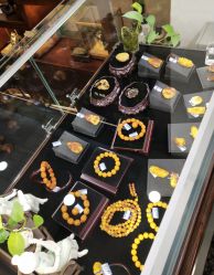 -灵彩珠宝(朗香街店)