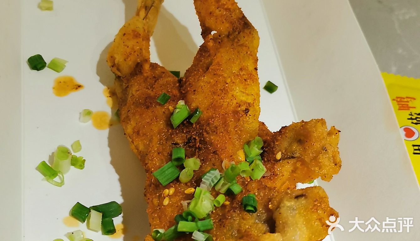传说中的本素酸菜鱼,大家排队的人也是挺多的