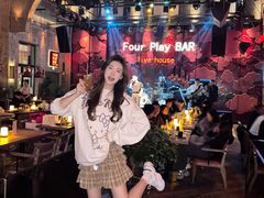 -FOUR PLAY BAR