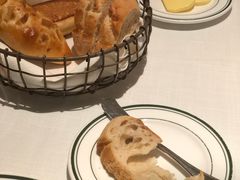 餐前包-Wolfgang’s Steakhouse 沃夫冈牛排馆(上海白玉兰广场店)