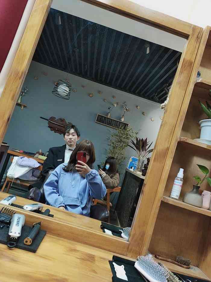 壹周沙龙烫发染发-"算算时间武汉封城已经69天,真心是让人难.