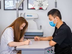 -罗伯特眼镜·蔡司官方授权(罗湖国贸店)