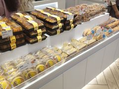 面包甜点陈列柜-嘉华饼屋JOY BAKERY(南屏街店)