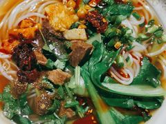 -爆炸头阿姨小四川正宗川味小吃(无任何分店)