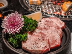 和牛厚切牛舌-喵小乙碳火烤肉(大坪协信星光天地店)