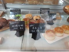 面包甜点陈列柜-SKROLL卡特司库·蛋糕定制·生吐司·司康(古北程家桥店)