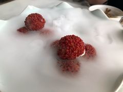 杨梅鳕鱼球-柳莺湖上·湖景餐厅·江南菜(西湖店)