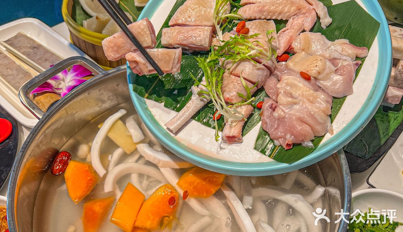 来萌哒哒椰子鸡店吃椰子鸡了
