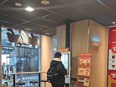 -麦当劳(轻轨曹杨路店)