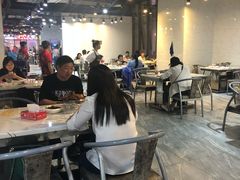 大堂-凤凰路何眼镜香辣蟹(花果园店)