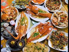 -三亚火车头万人海鲜广场