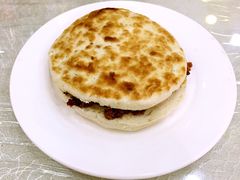 驴肉夹馍-老许家正宗驴肉黄面胡羊焖饼·烧烤(名吃广场店)