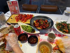 -肥肥虾庄·金牌油焖大虾(汉街SKP店)