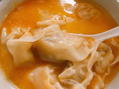 金汤黄鱼馄饨-蟹黄鱼·楼上面馆(外滩中央旗舰店)