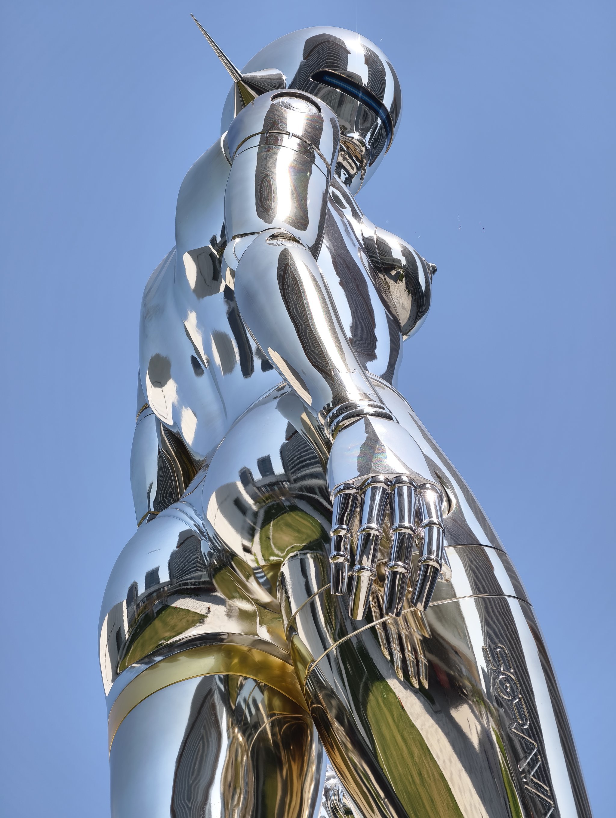 巨型机器人守护的街角