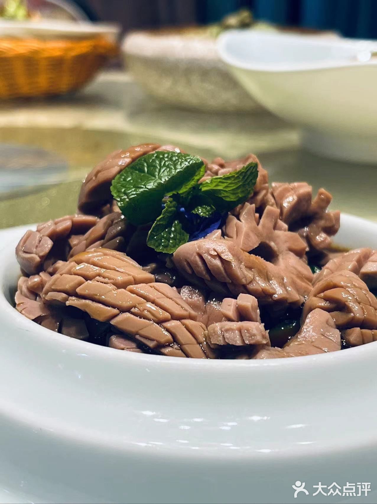 家里长辈今天聚餐选择了这里，没想到菜做的出奇的好吃