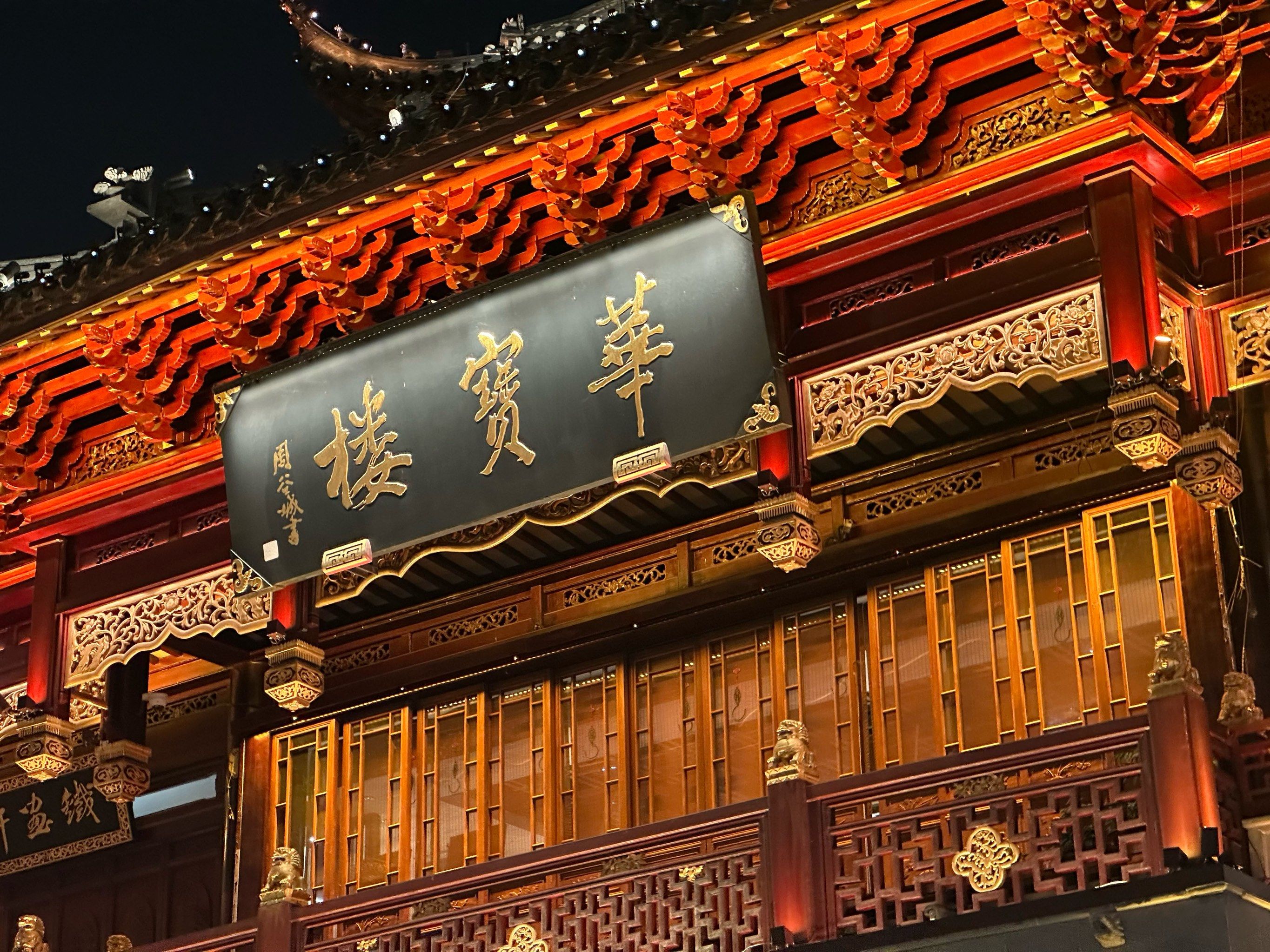 这城的每个角落,都填满了若有所思的生活