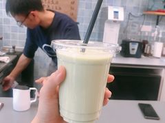 牛油果奶昔-尤加利咖啡馆
