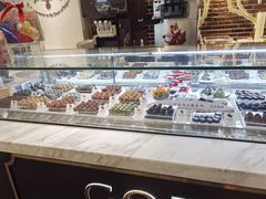 面包甜点陈列柜-GODIVA(王府井apm店)