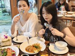 -Chom Cafe and Restaurant