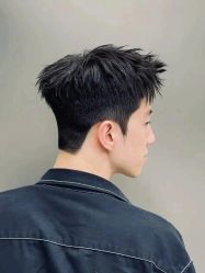 -一家只做男发烫染的店