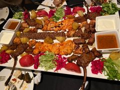 碎牛肉饼烤肉拼盘-Efes Turkish & Mediterranean Cuisine 艾菲斯餐厅(陆家嘴店)