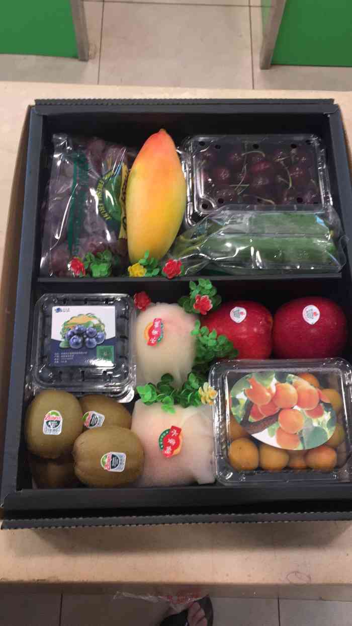 打分 订了一盒果盒 配得很好 谢谢老板 水果很新鲜