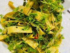 香叶豆皮-小桃红·东北菜·春饼烤鸭(南阳湖街店)