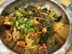 -愉肴麻辣香锅(中山路店)