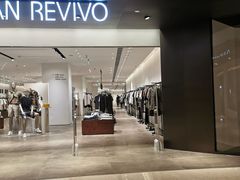 -URBAN REVIVO(高德置地广场·春广场店)