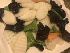 -老码头黑皮肘子锅包肉(赣水路店)