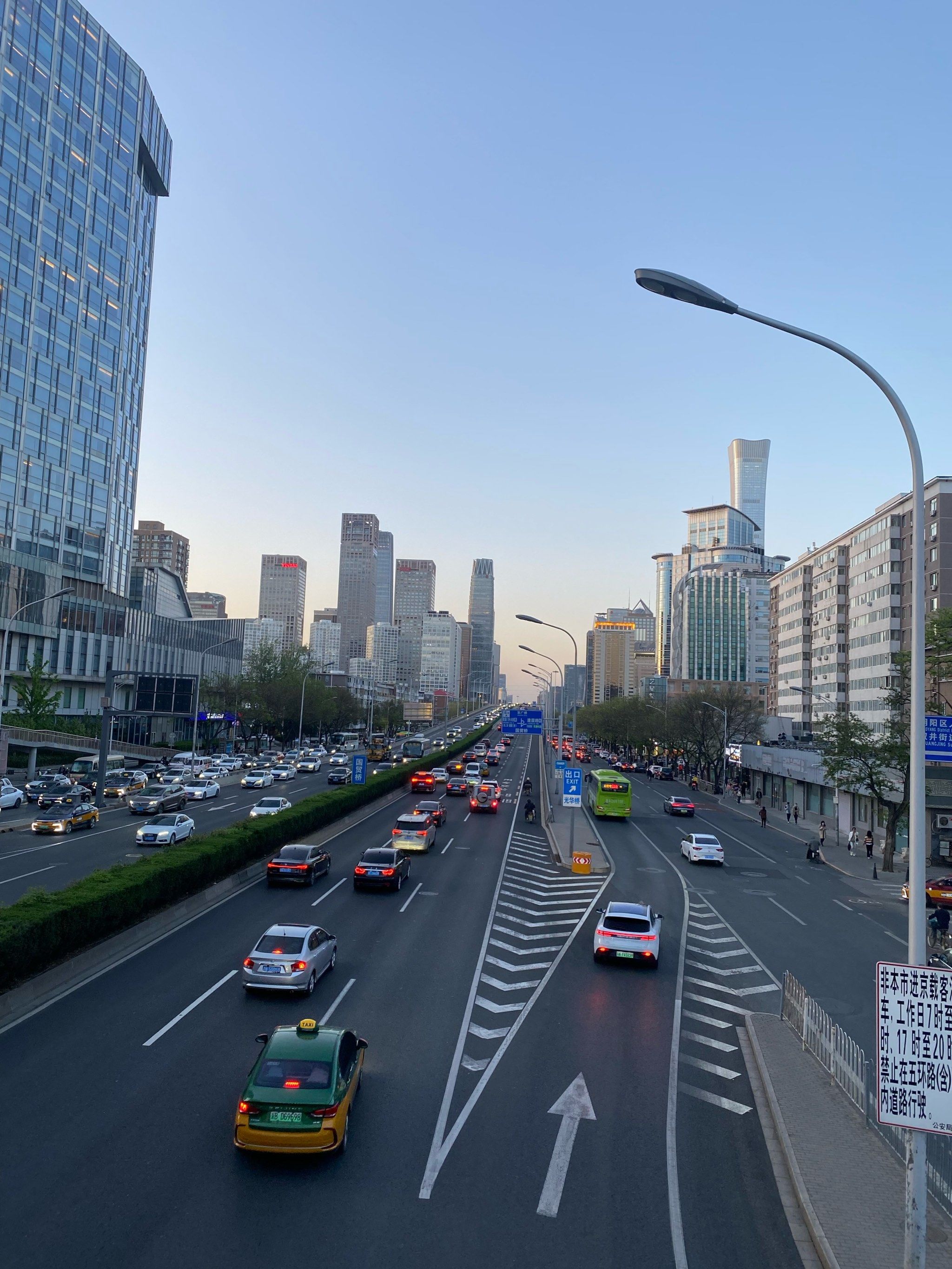 过街天桥上的美景